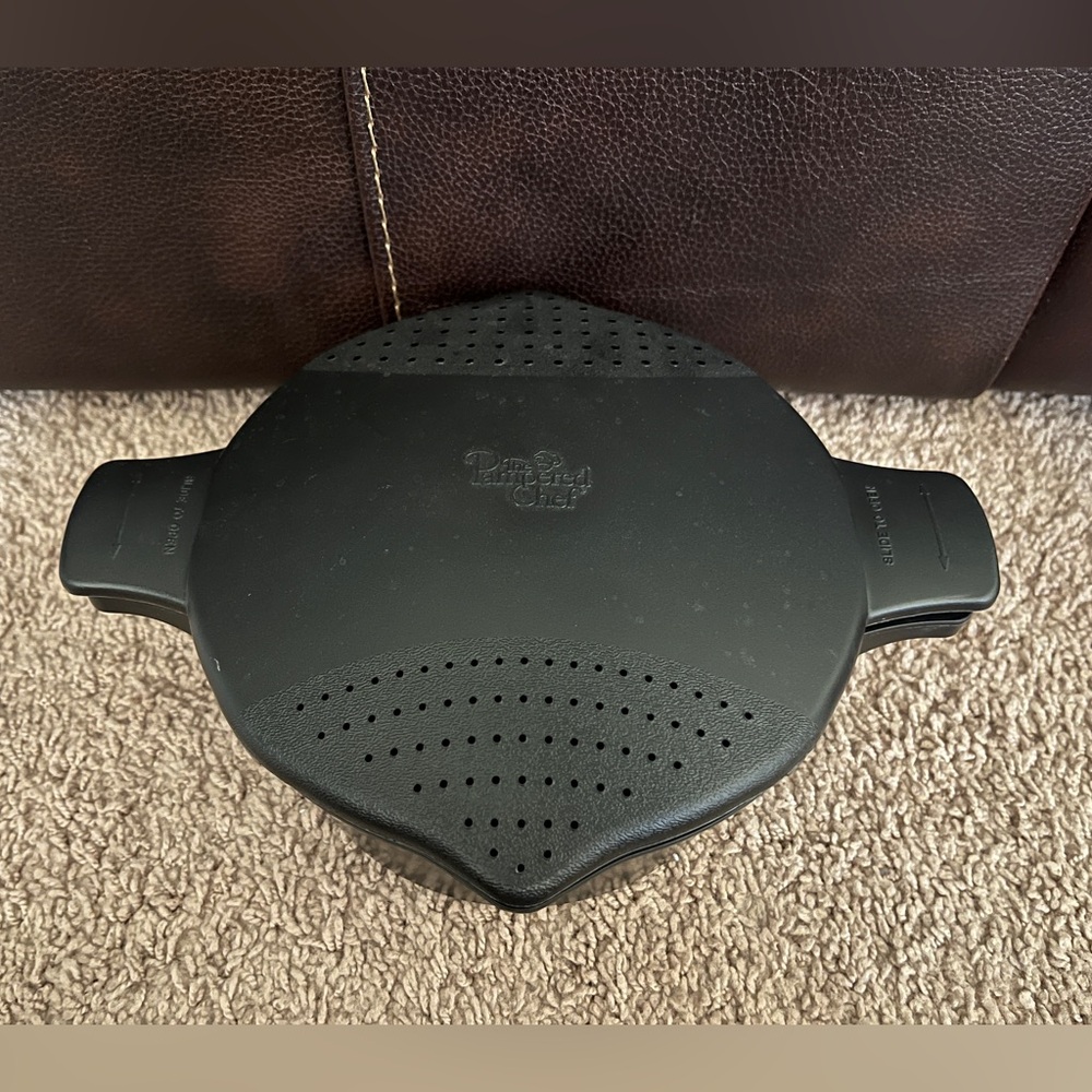 Pampered Chef Micro Cooker 8 Cup Microwave Cooker Steamer